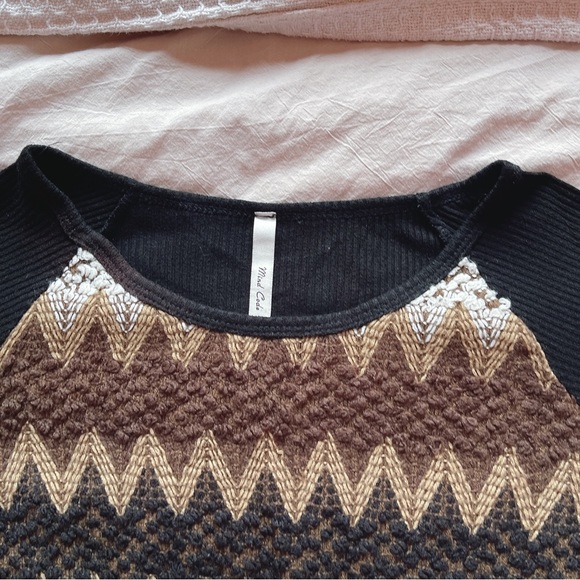 Academia Black & Brown Textured Top 🔲🤎🦇 - Picture 4 of 10